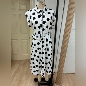 Forcynthia. Waisted dress, white/black polka dots. Size XL.Extended shoulder